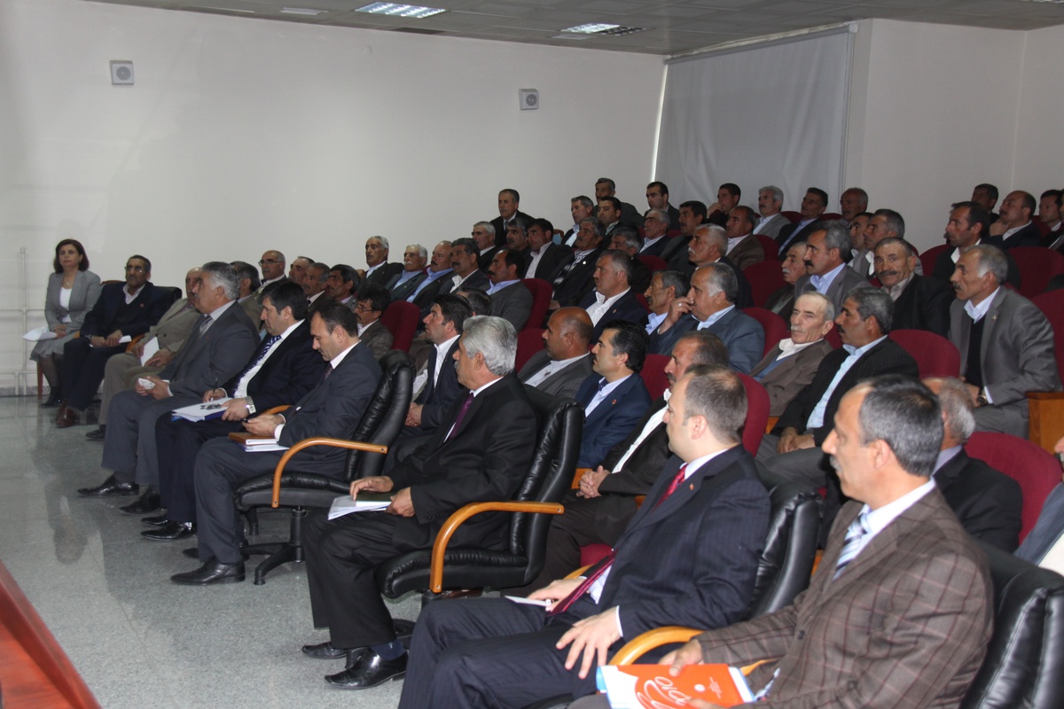 Vali Yerlikaya Muhtarlarla Bir Araya Geldi
