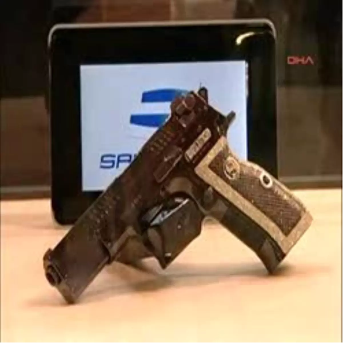 Pırlanta, Zümrüt ve Yakut İşlemeli Silah 95 Bin Dolar