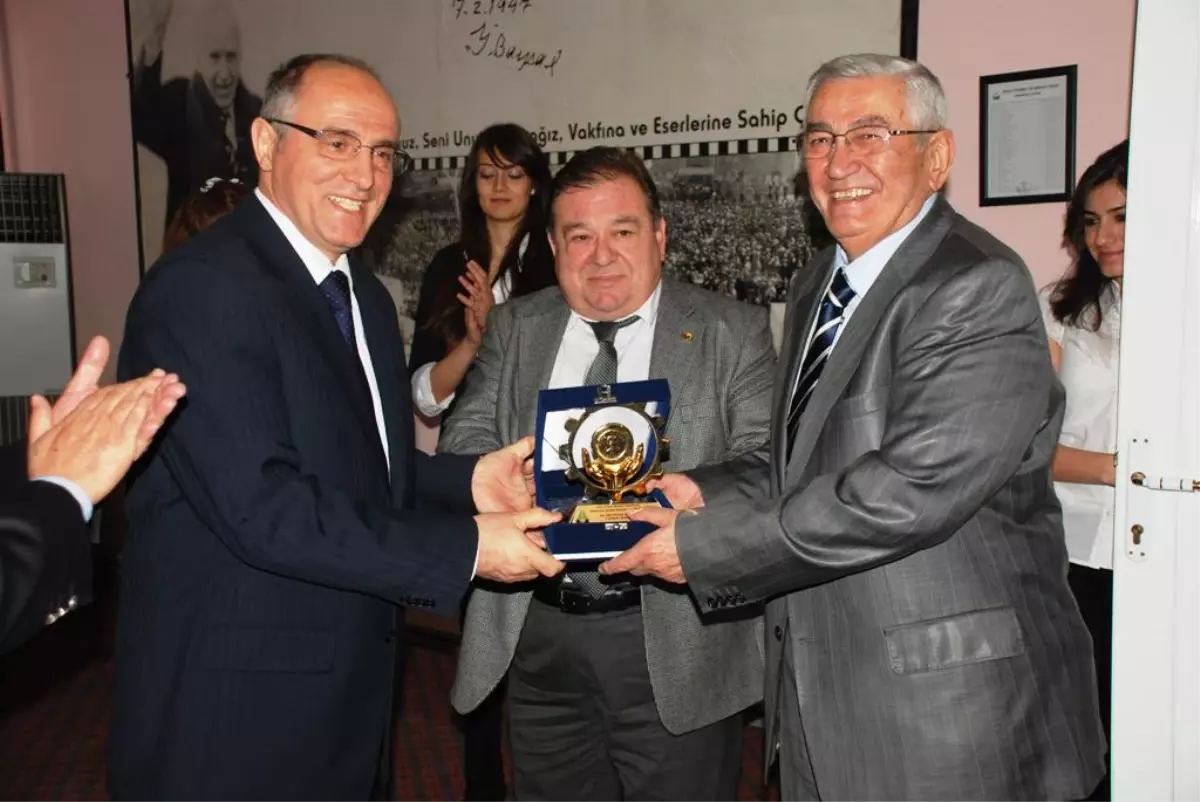 Sosyal Sorumluluk Ödülünü Bu Yıl Mustafa Kemal Çizmecioğlu Aldı