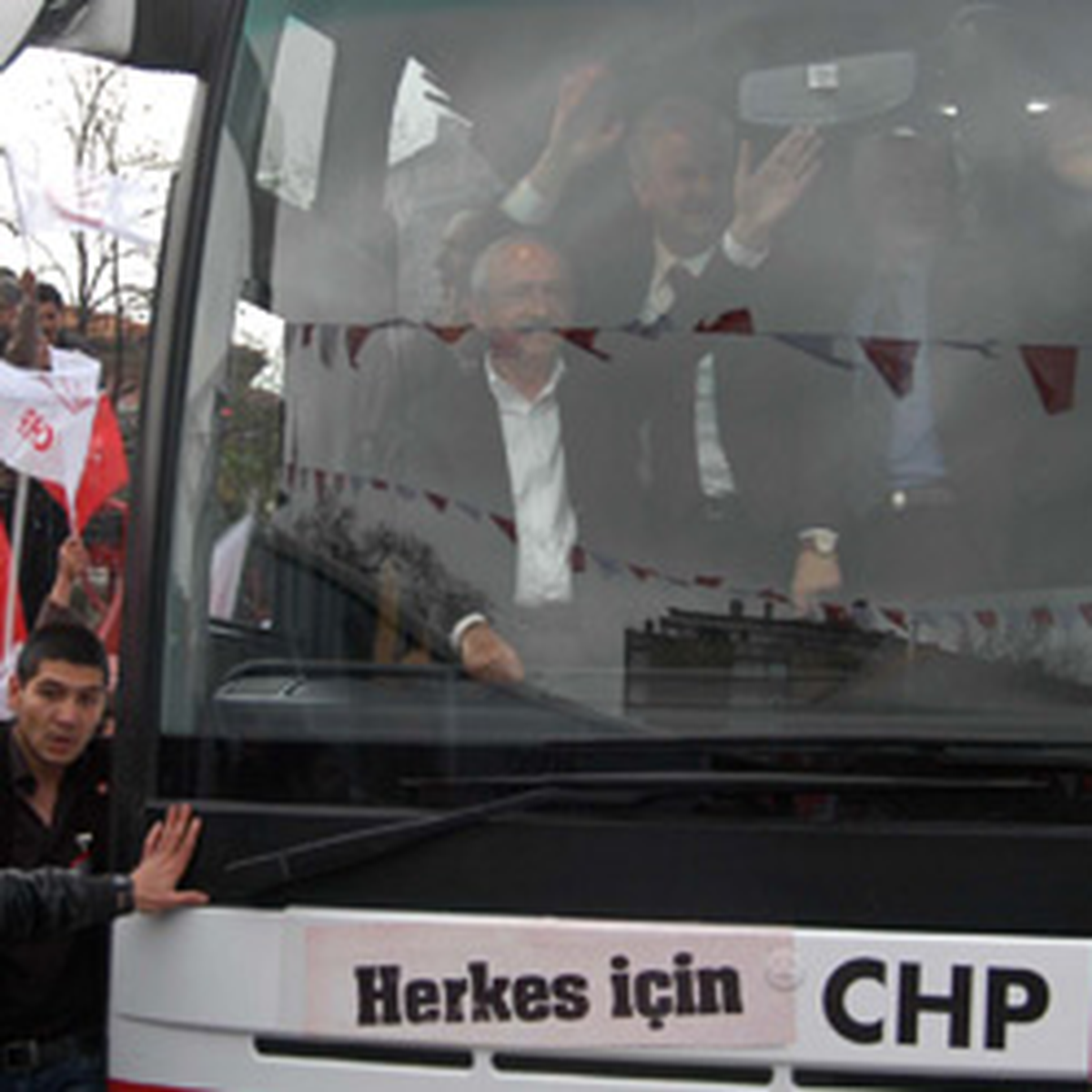 CHP Otobüsünde Beyin Kanaması Şoku!