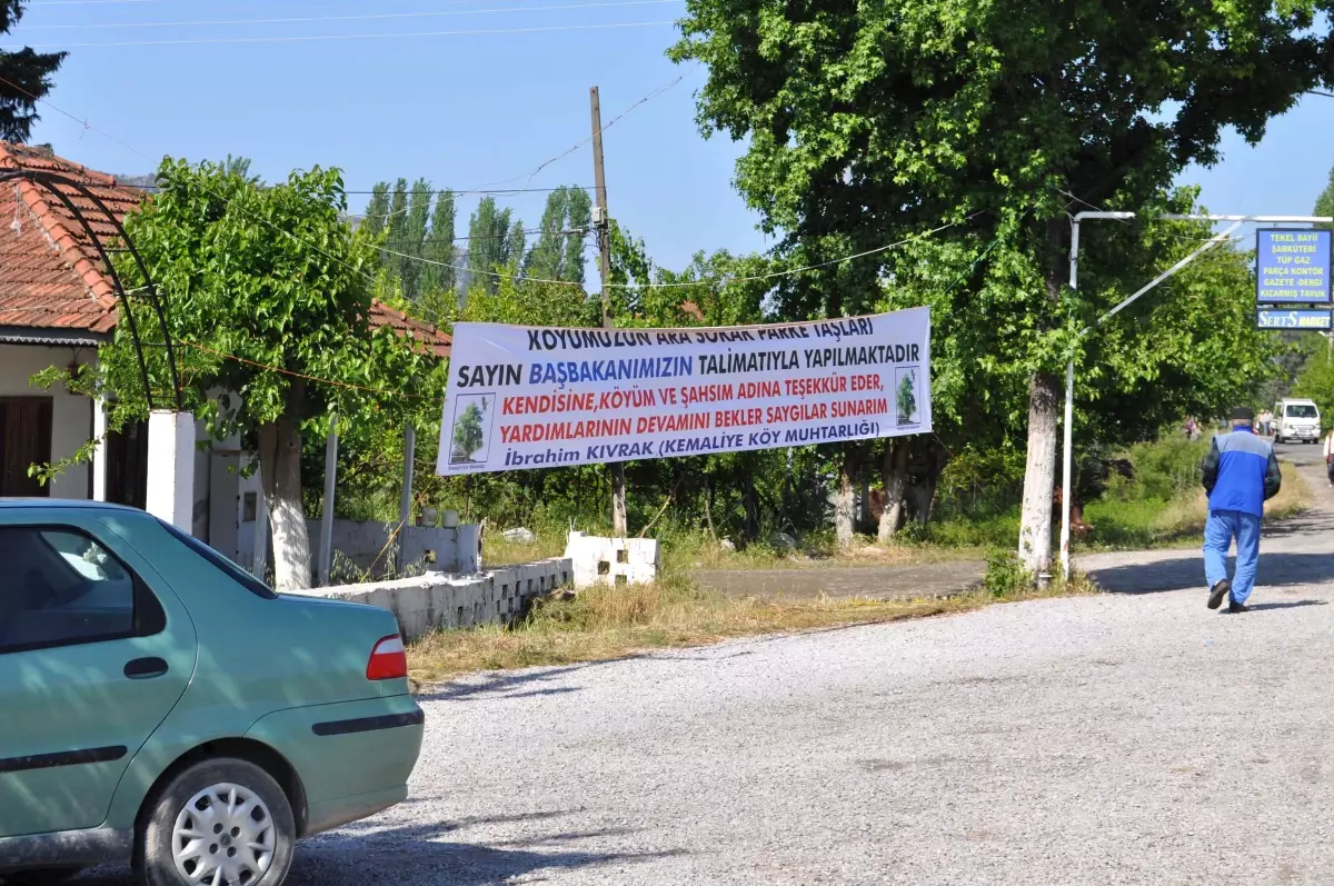 Muhtar Pankart Astı, Köy Karıştı