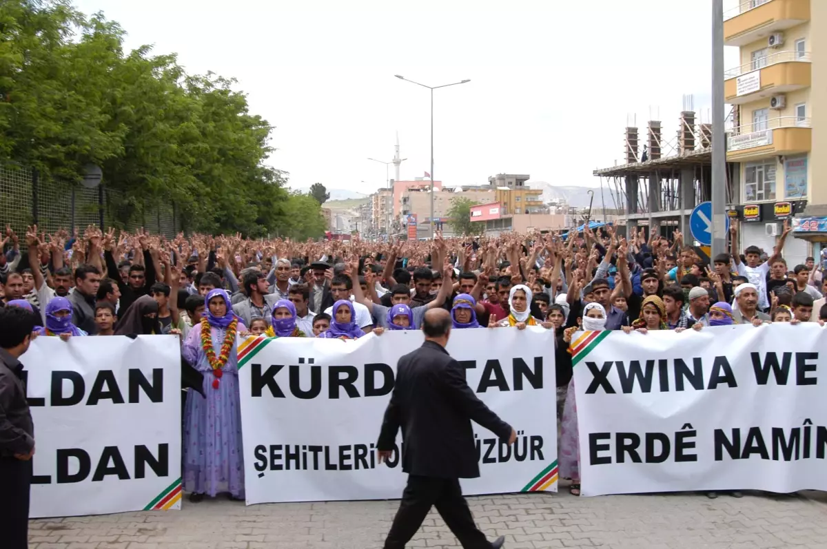 BDP\'liler PKK\'lı Cenazeleri Almaya Gitti