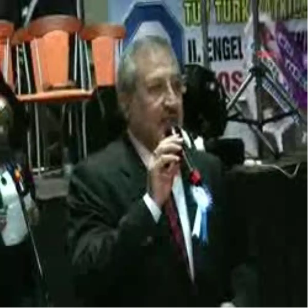 Ece Gürsel Sahneye Çıktı, Salon Boşaldı