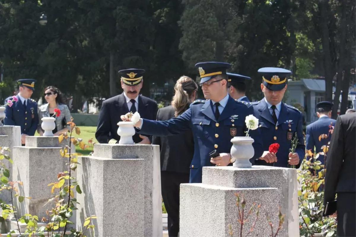Hava Şehitleri Anıldı