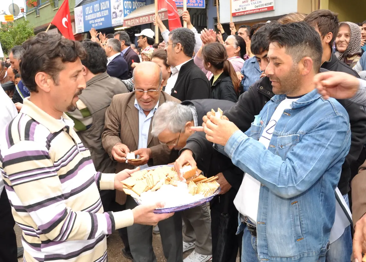 MHP Adayından, \'Püskevit\'li Seçim Bürosu Açılışı