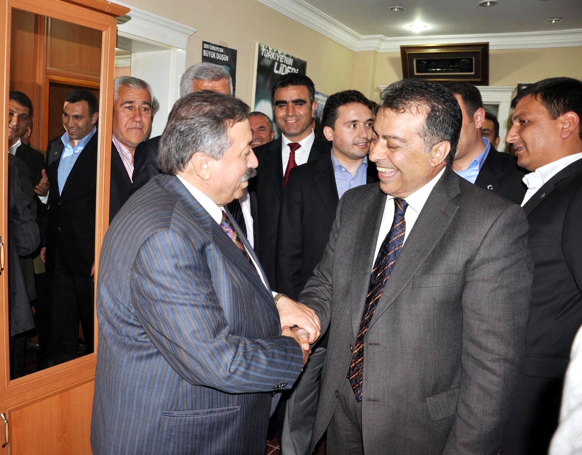 MHP'li Durmuş'tan, Sınıf Arkadaşı Ak Partili Köksal'a Ziyaret