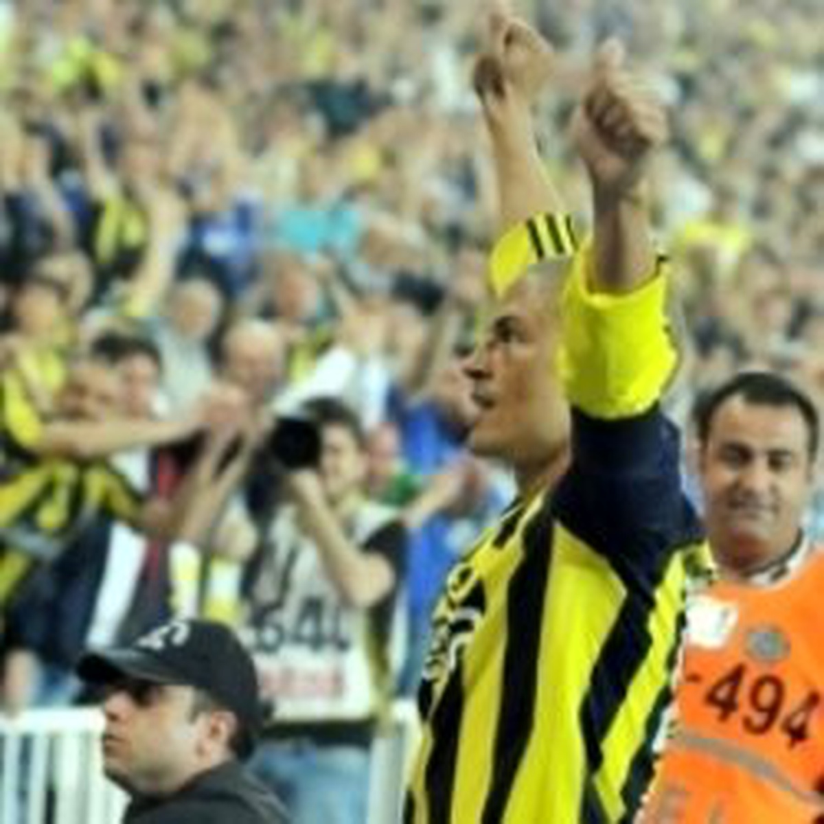 Alex, Rekorları Kılpayı Kaçırdı