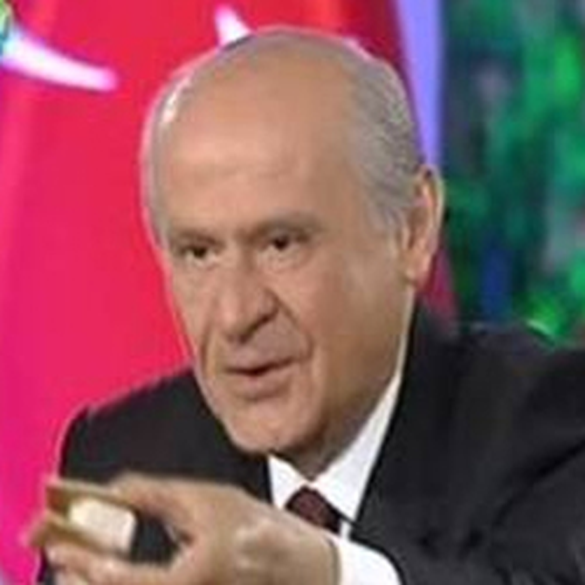 Bahçeli Elleriyle Püskevit Yaptı / Video