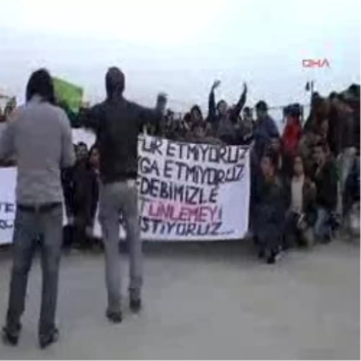 Öğrenciler Bütünleme Sınavlarının Kaldırılmasını Protesto Etti