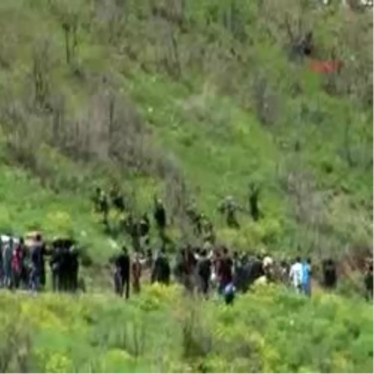 PKK\' Lıların Cenazelerini Almak İçin Bir Grup Irak Sınırını Geçti