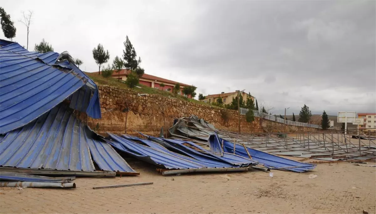 Öğrenci Velileri ve Öğretmenler, Okulda Kurban Kesti