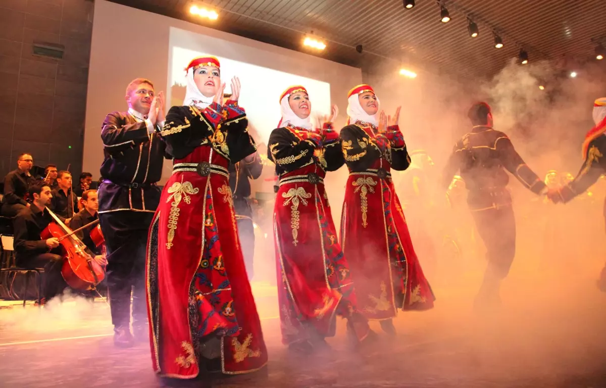 Üniversitemizde Amfi Tiyatronun Açılışı Hey Gidi Karadeniz Konseriyle Gerçekleştirildi
