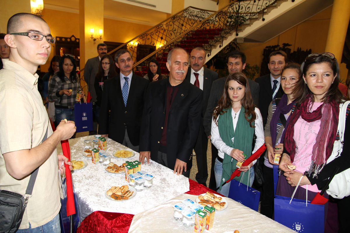 Selma Aliye Kavaf’ Bursa Valisi Şahabettin Harput’u Heykel Valilik Binasında Ziyaret Etti