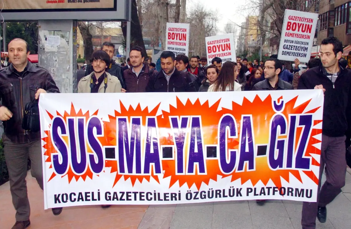 Şık ve Şener İçin Yürüyüş Yapan Gazetecilere 154\'er Lira Ceza (2)