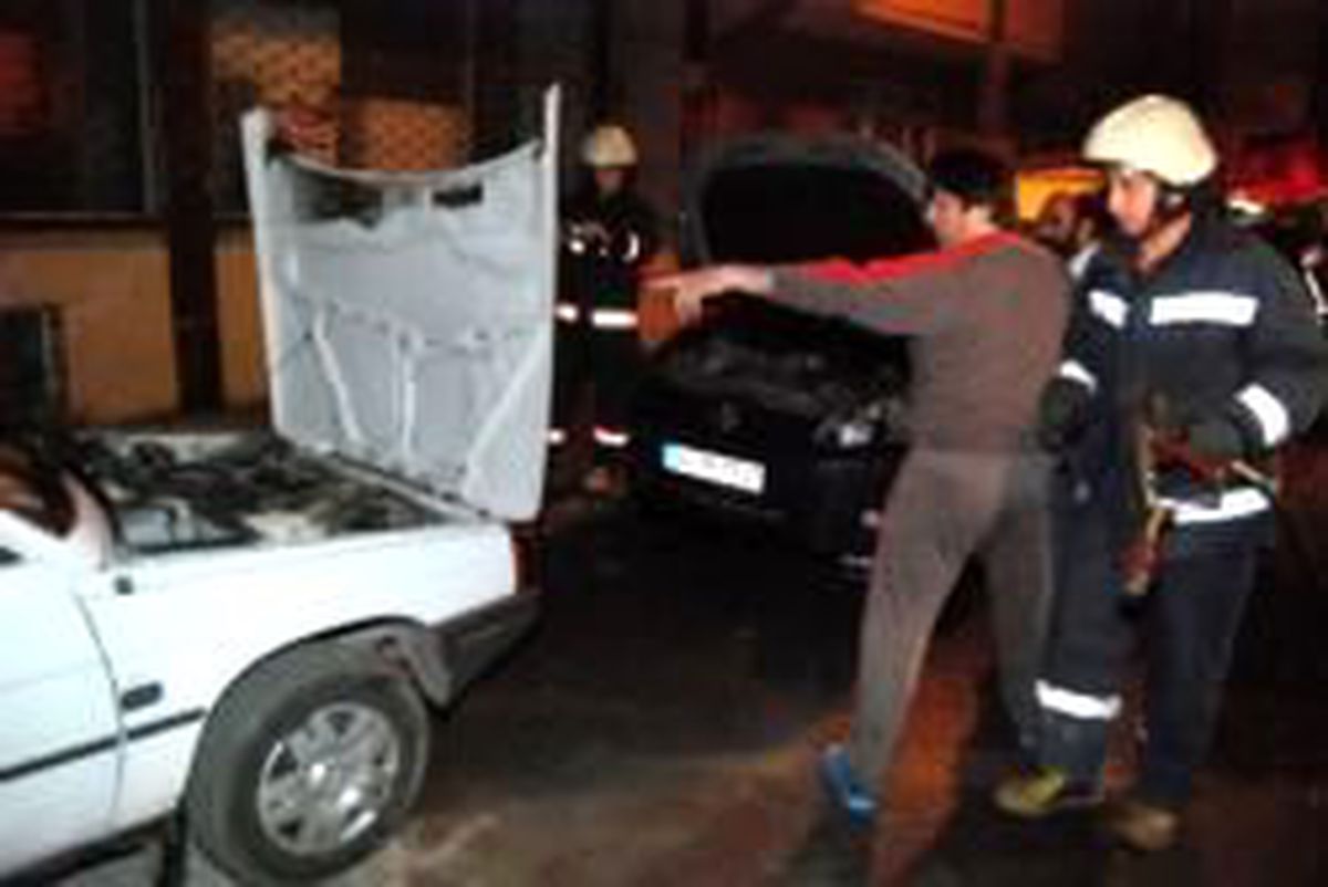4 Aracı Benzin Döküp Ateşe Verdiler