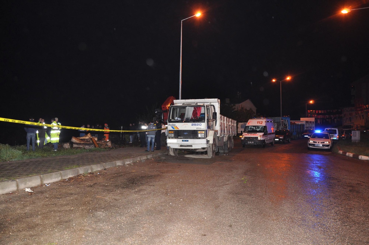 Gümüşhane'de Otomobil Harşit Çayı'na Uçtu