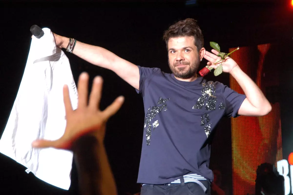 Hürriyet Treni'nde Kenan Doğulu Coşkusu