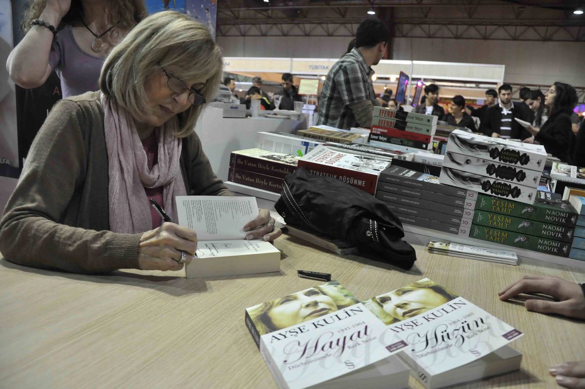 Kitap Fuarı’na Ünlü Akını