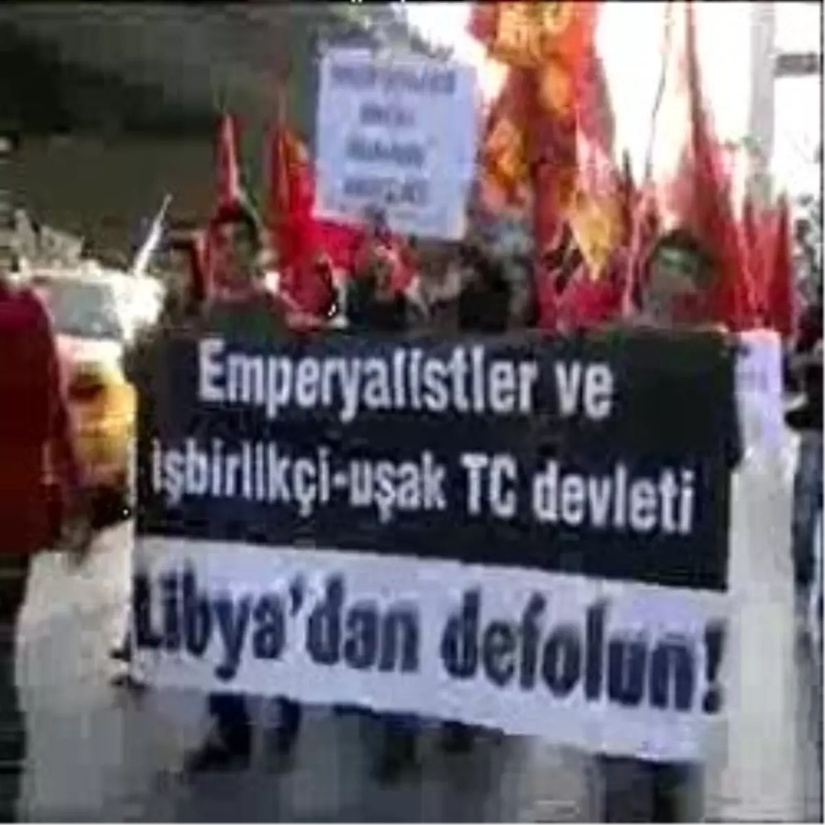 AK Parti İlçe Binası Önünde NATO Protestosu