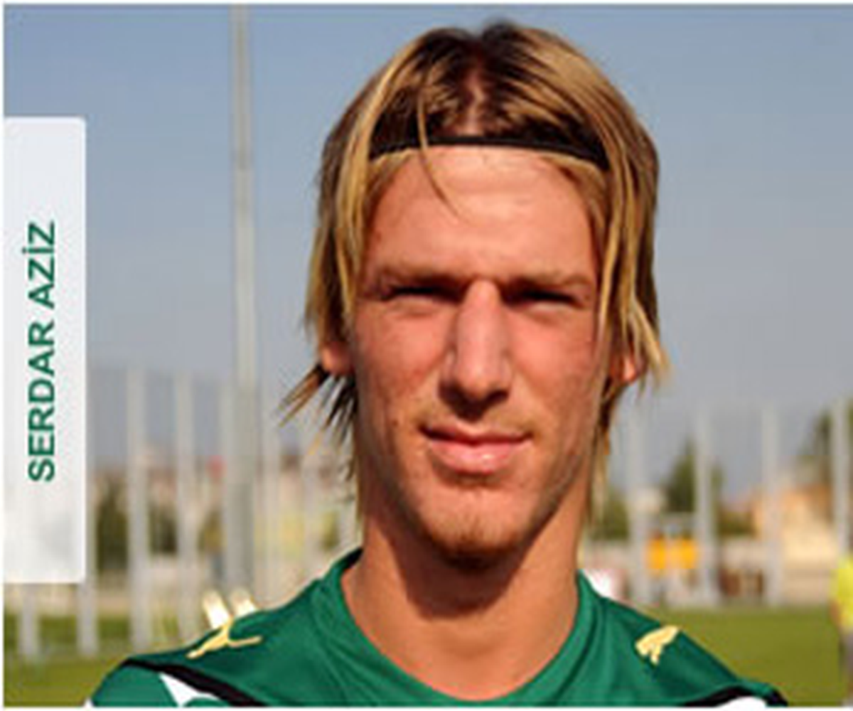 Bursaspor'un Başarılı Savunma Oyuncusu Serdar Aziz: Kaptan Olmadan Gitmek Yok