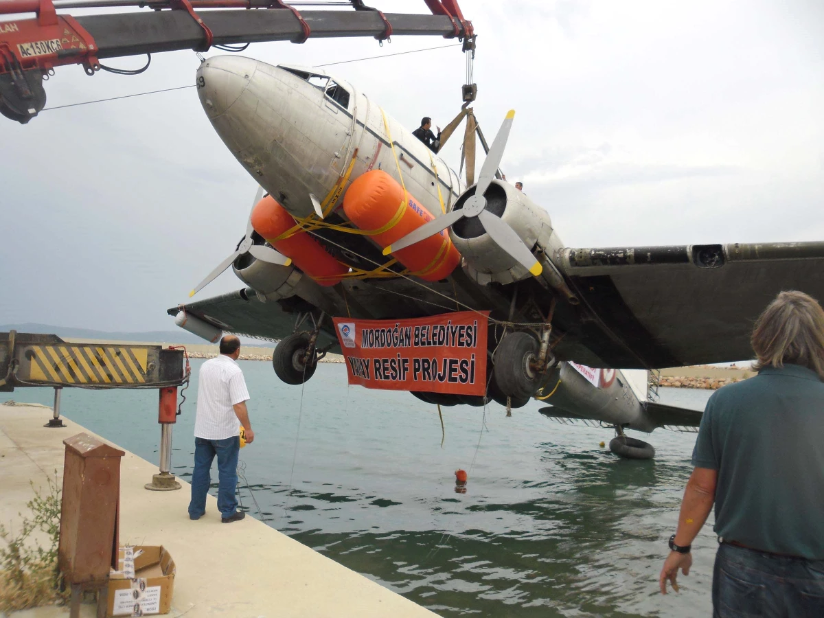 C-47 Uçağı Resif Olması İçin Batırıldı
