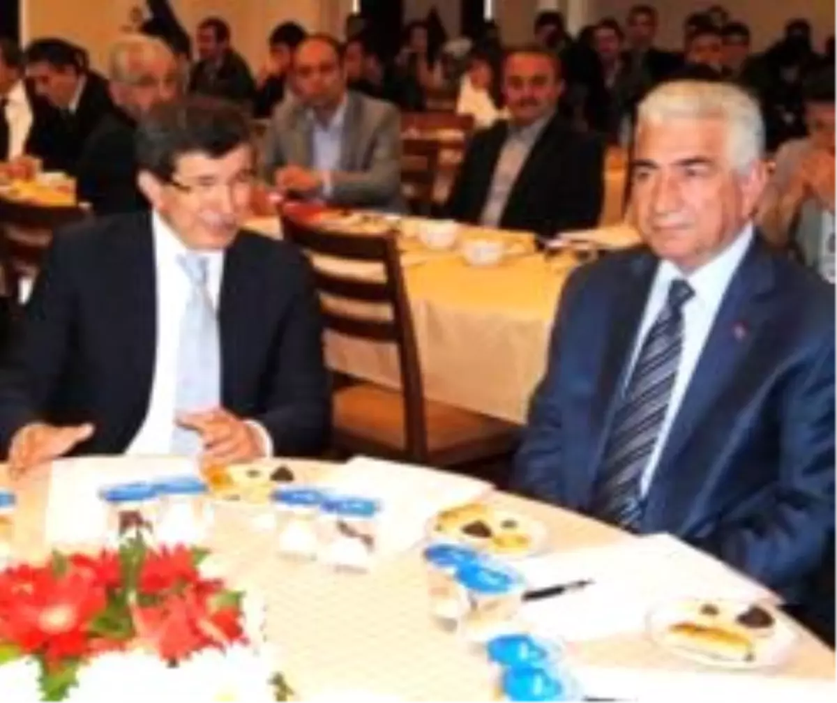 Davutoğlu\'ndan MHP Ziyareti