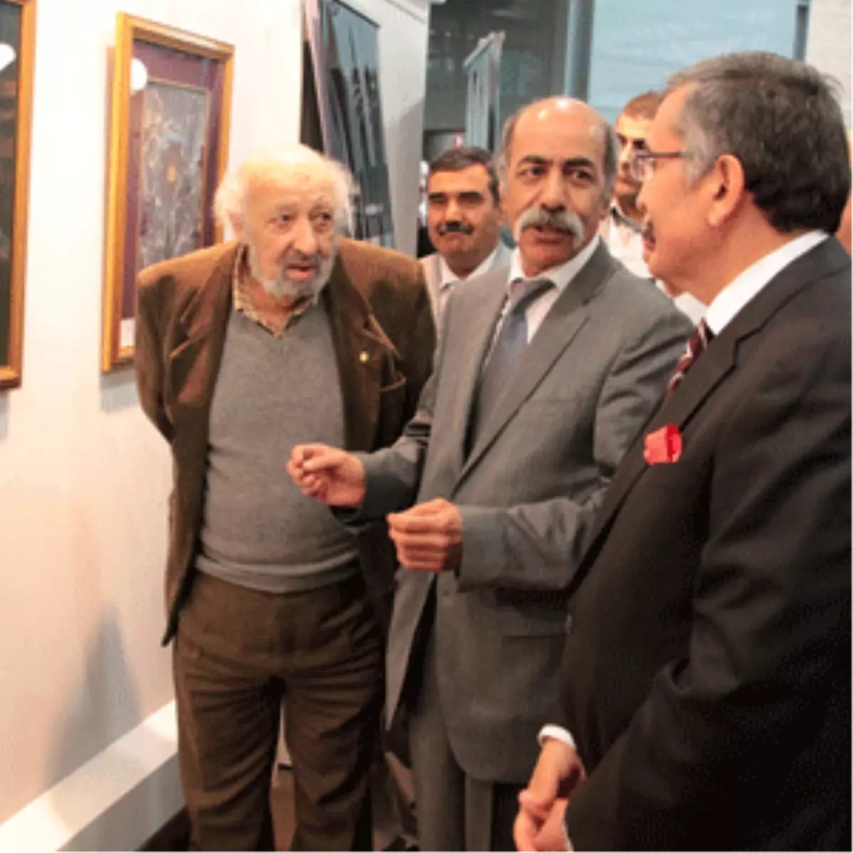 Fuat Başar’dan Altın Laleler Sergisi