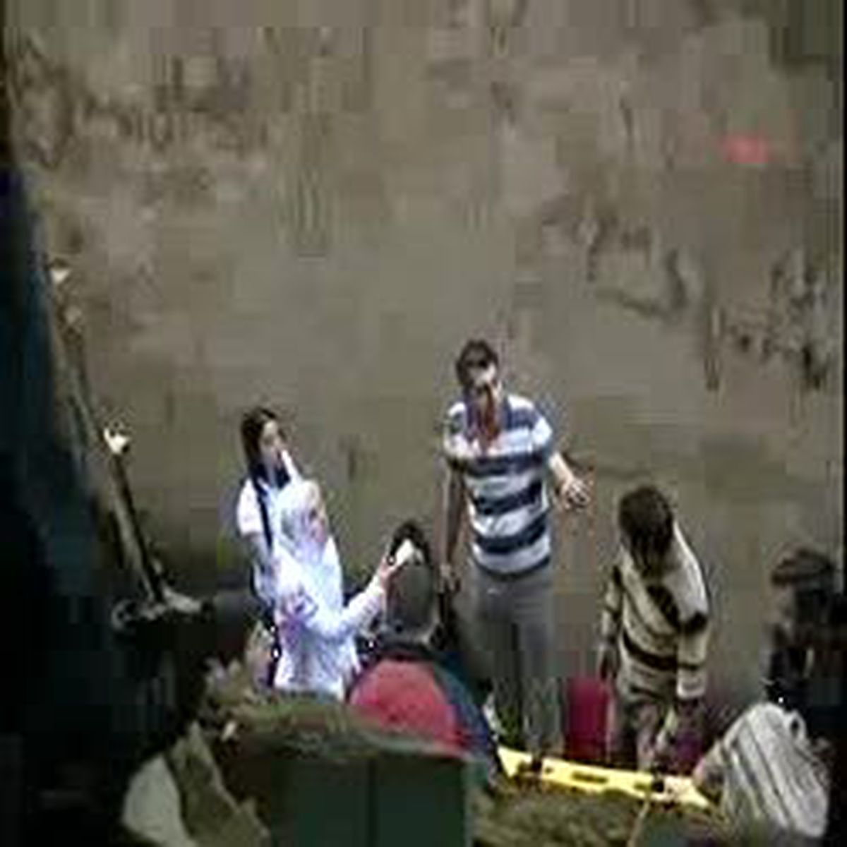 Balkon Çöktü, 5 Kişi Yaralandı