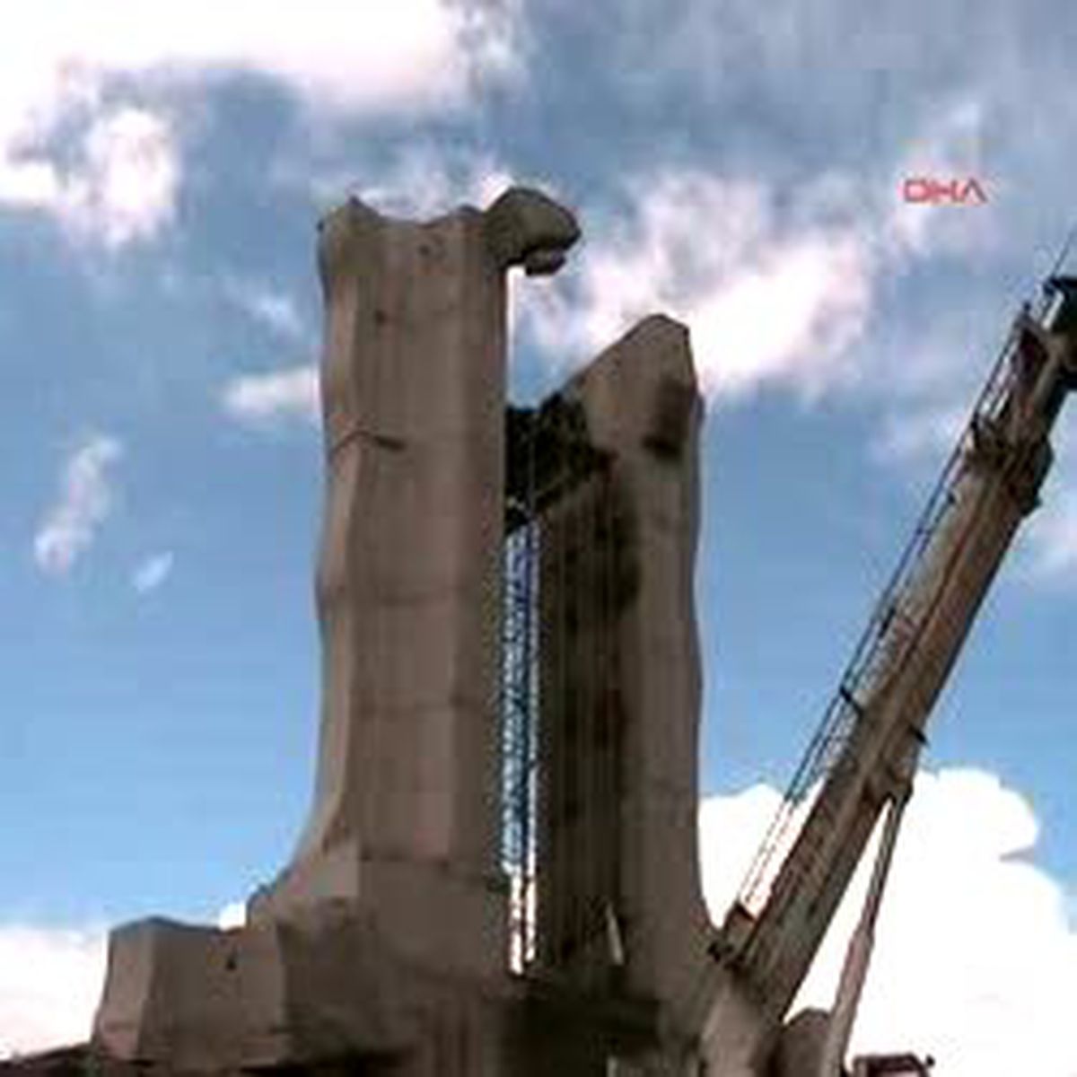İnsanlık Anıtı'ndan 11'nci Parça da Kesildi