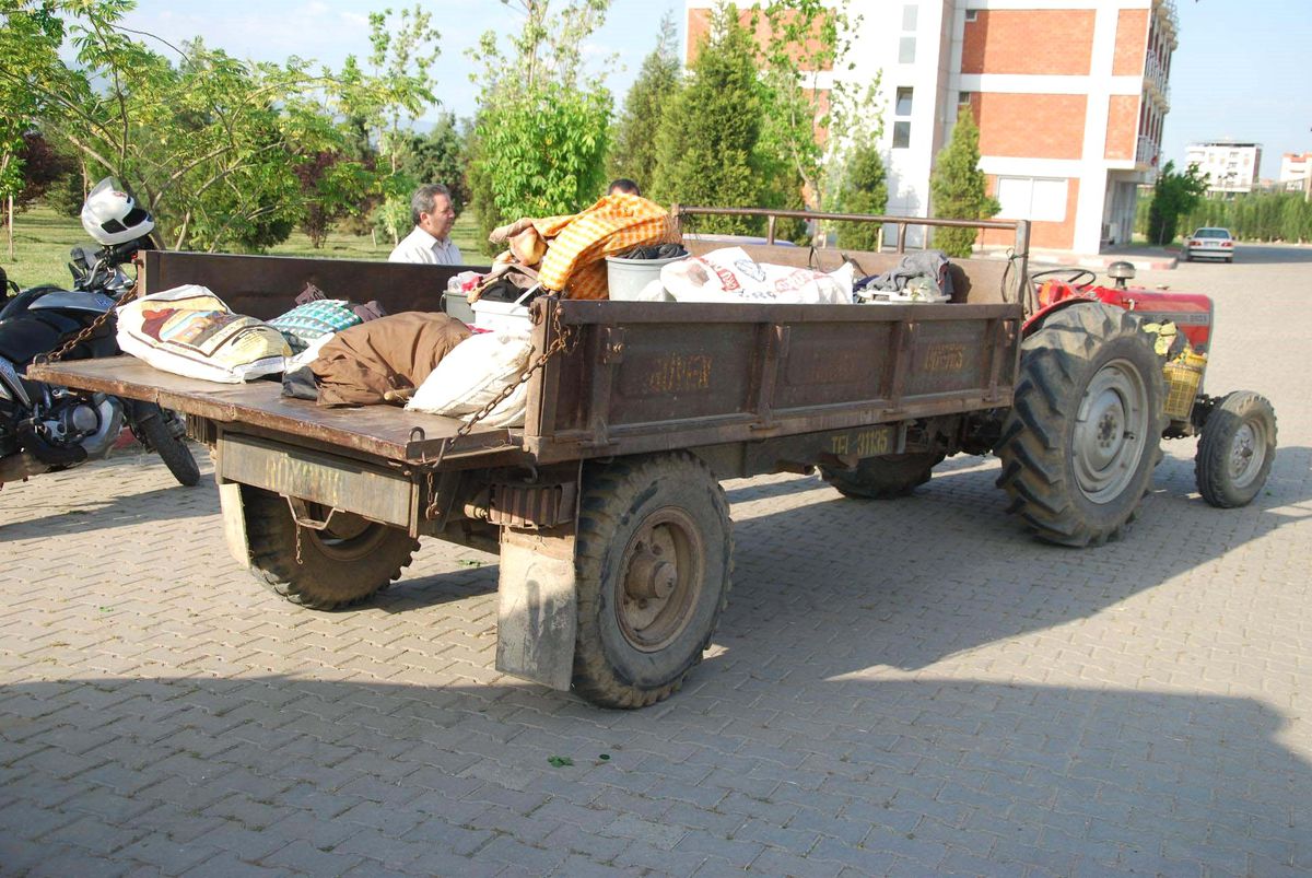 Kapağı Açılan Römorkten Düşen 4 Tarım İşçisi Yaralandı