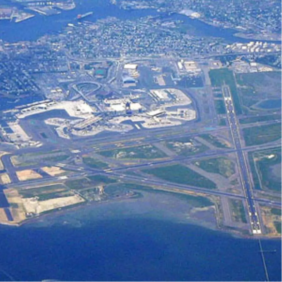 Havalimanı Değil Sanki Otoban / Video