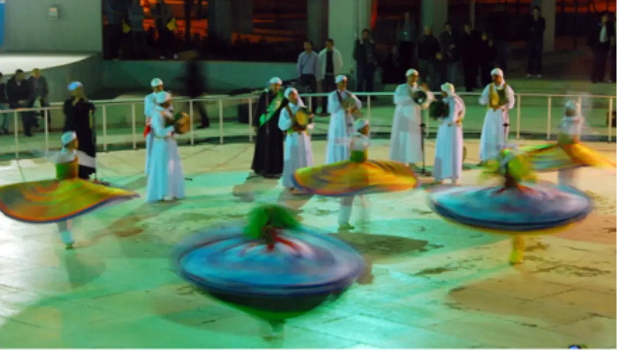 Mısır Tennure Gösteri Topluluğu Konya’da

