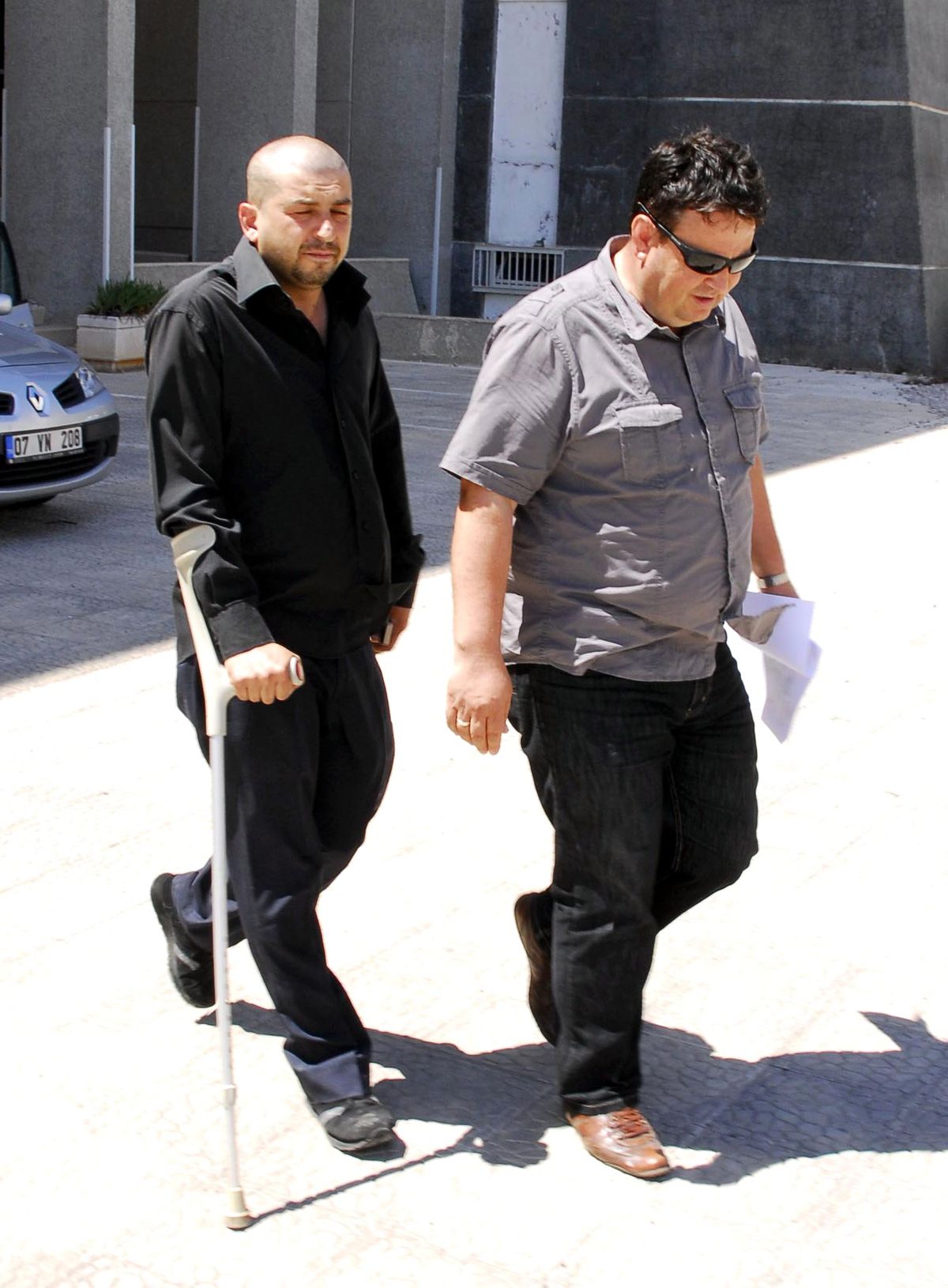 Polis Bakkal Çırağı Oldu, Şüpheliyi Yakaladı