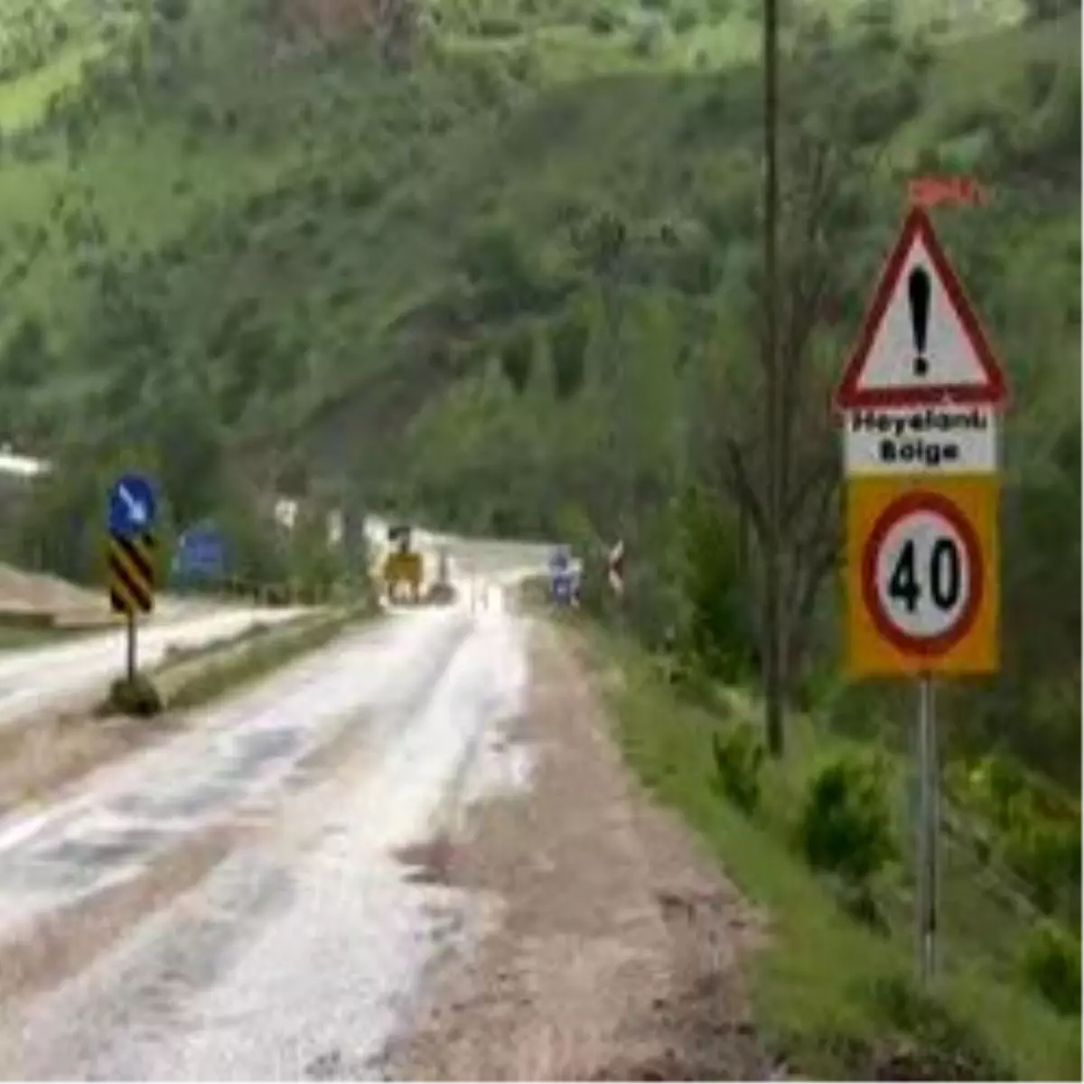 Şebinkarahisar\'daki Heyelan İki Mahalleyi Tehdit Ediyor