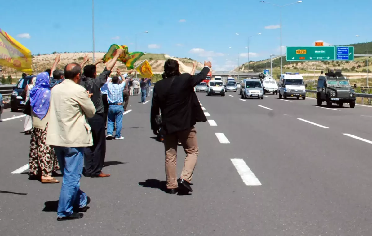 Suriyeli ve Iraklı PKK\'lıların Cenazesi Ailelerine Verildi