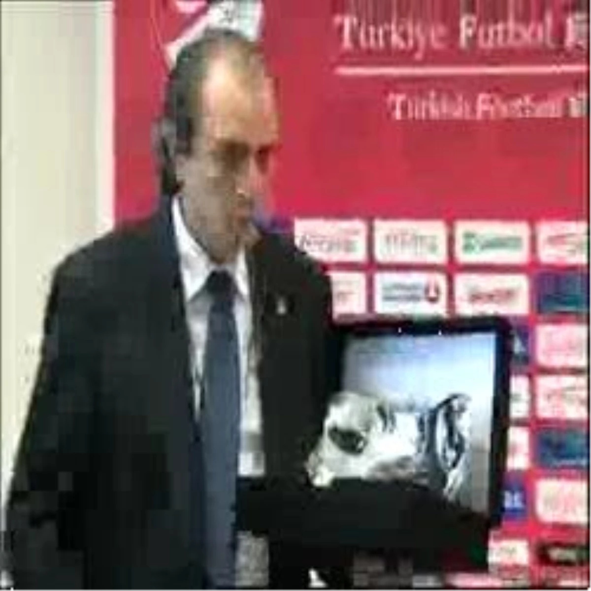 Tsyd\'den, Tff Başkanı Özgener\'e Özel Ödül