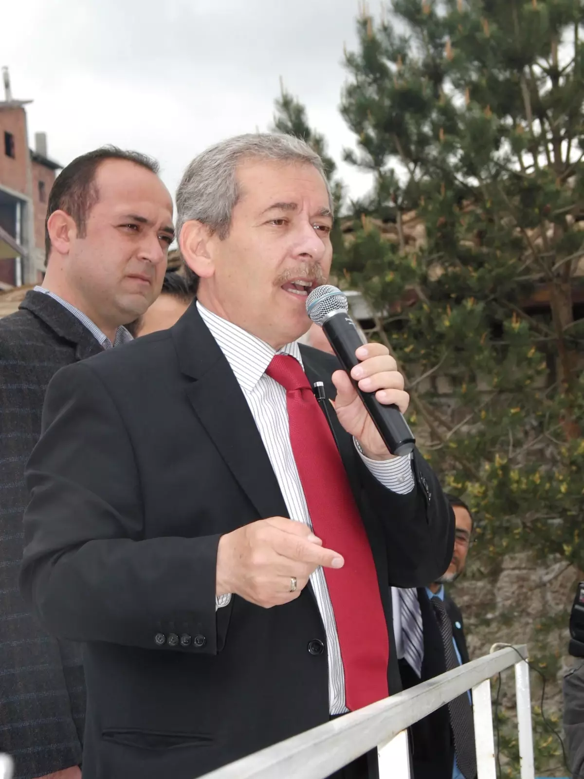 Abdüllatif Şener\'den Hemşehrilerine Sitem