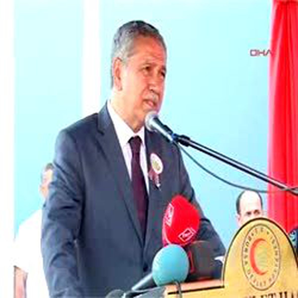 Arınç: 'Alkole Uzanan Her El Ulaşamamalı'