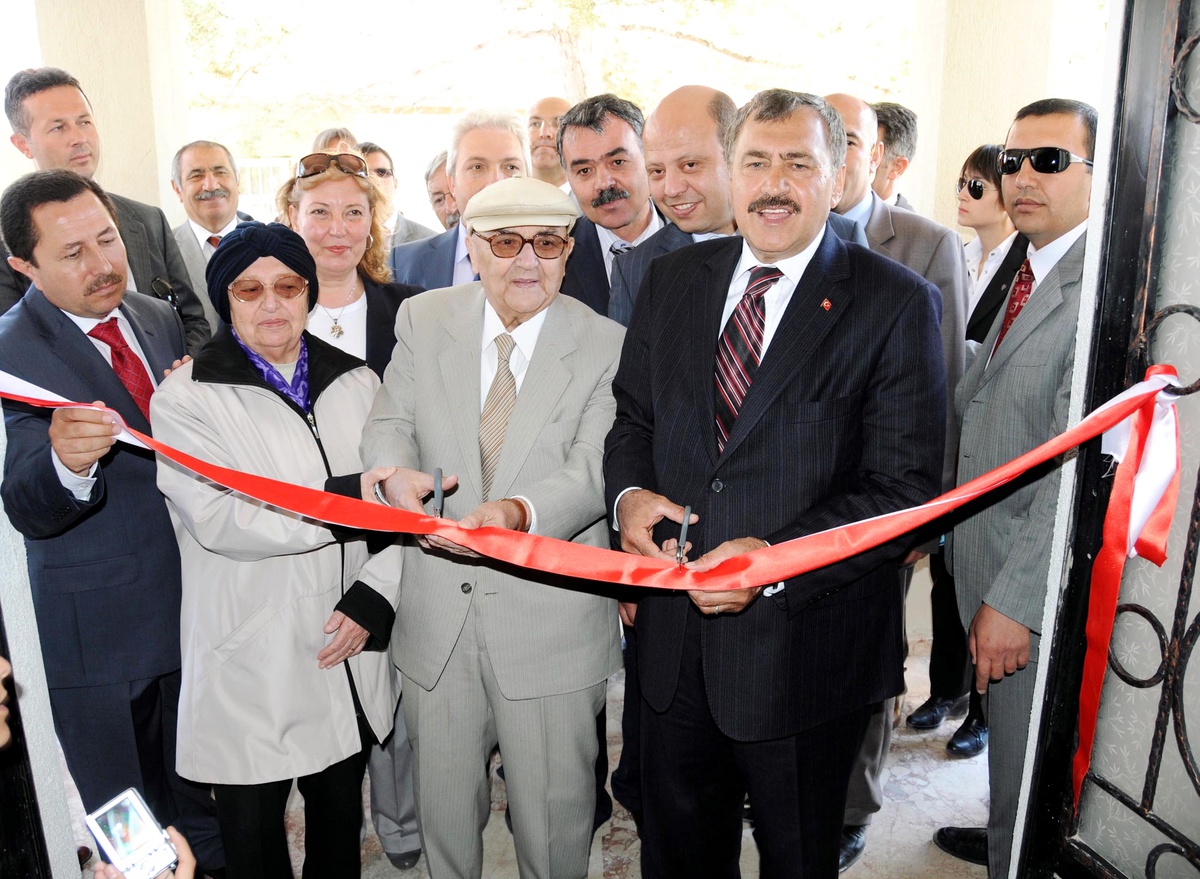 Bakan Eroğlu: Hükümet Görevini Layıkıyla Yapıyor