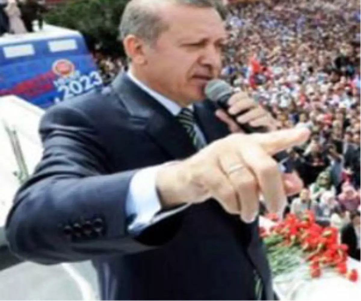 Batman\'da Erdoğan\'ın Mitingi Öncesi Yanan Araç Heyecanı