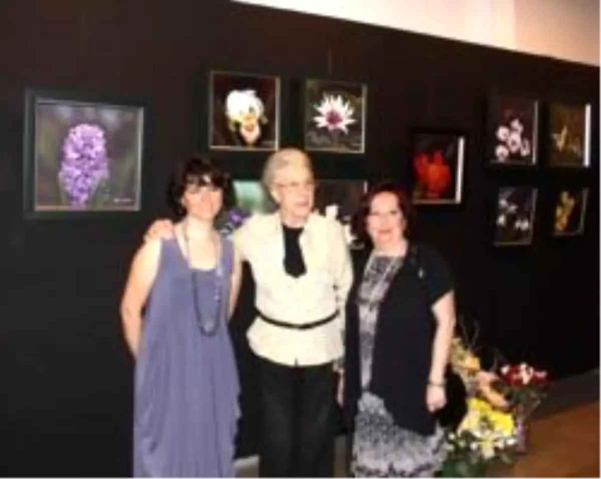 Umut Çocukları\'na Resim Sergisi Destiği