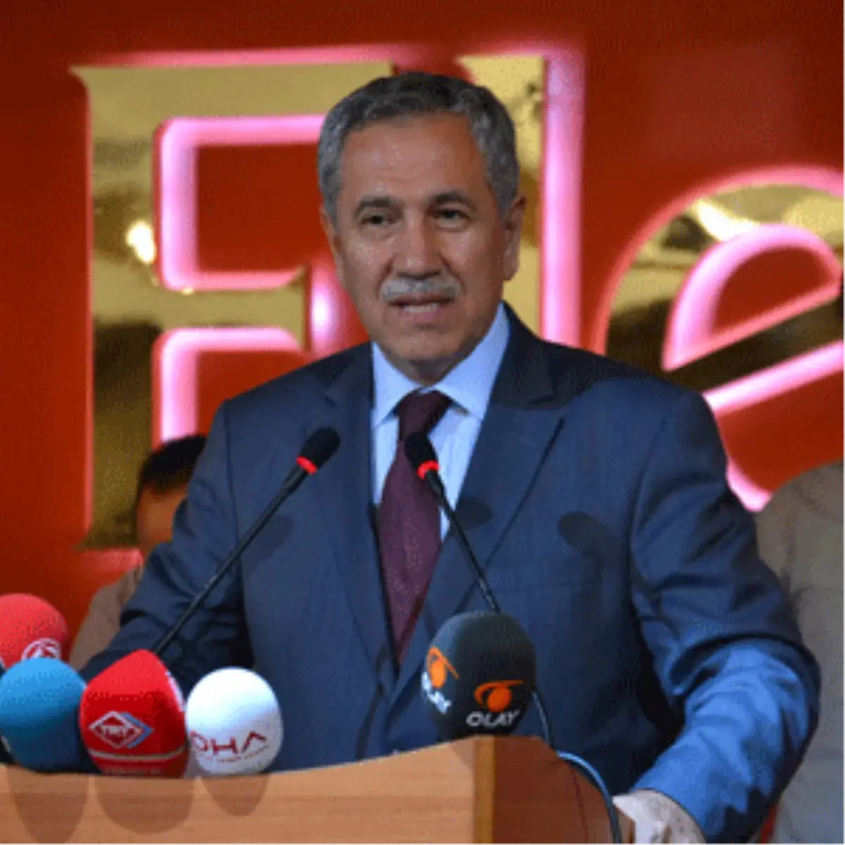 Bülent Arınç, Prizrenlilerle Buluştu