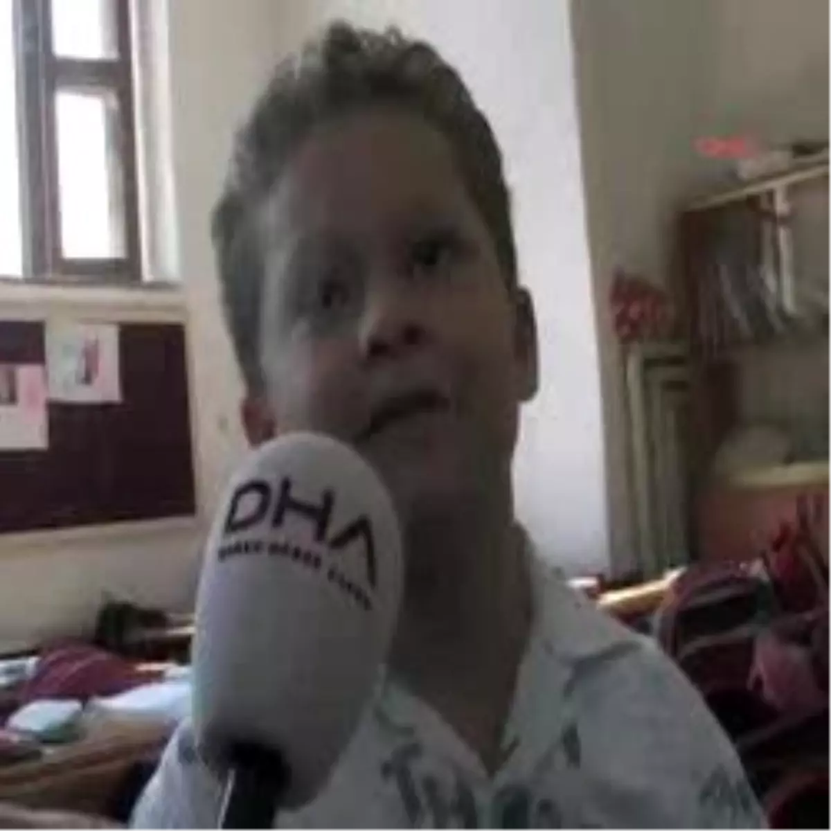 Çanakkaleek Minik Asker Okuduğu 'Bayrak' Şiiriyle Ağlattı