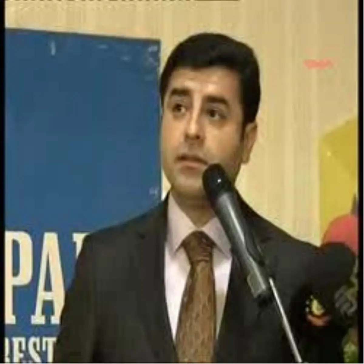 Demirtaş\'tan Başbakan\'a: Kandil\'e Git O Çocukları Sen İndir