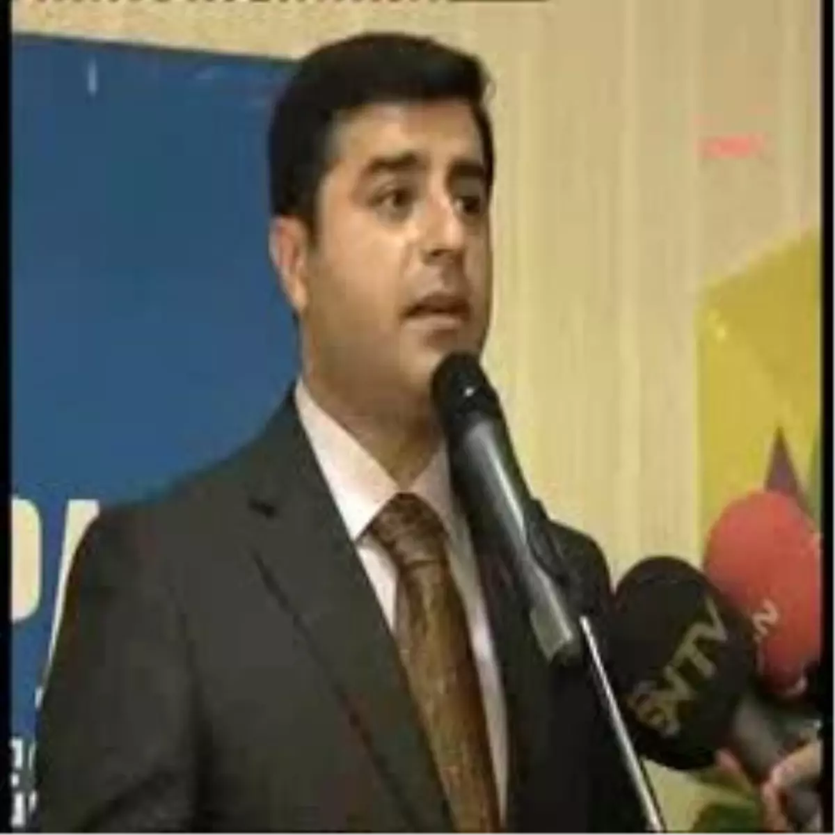 Demirtaş\'tan Başbakan\'a: Kandil\'e Git O Çocukları Sen İndir