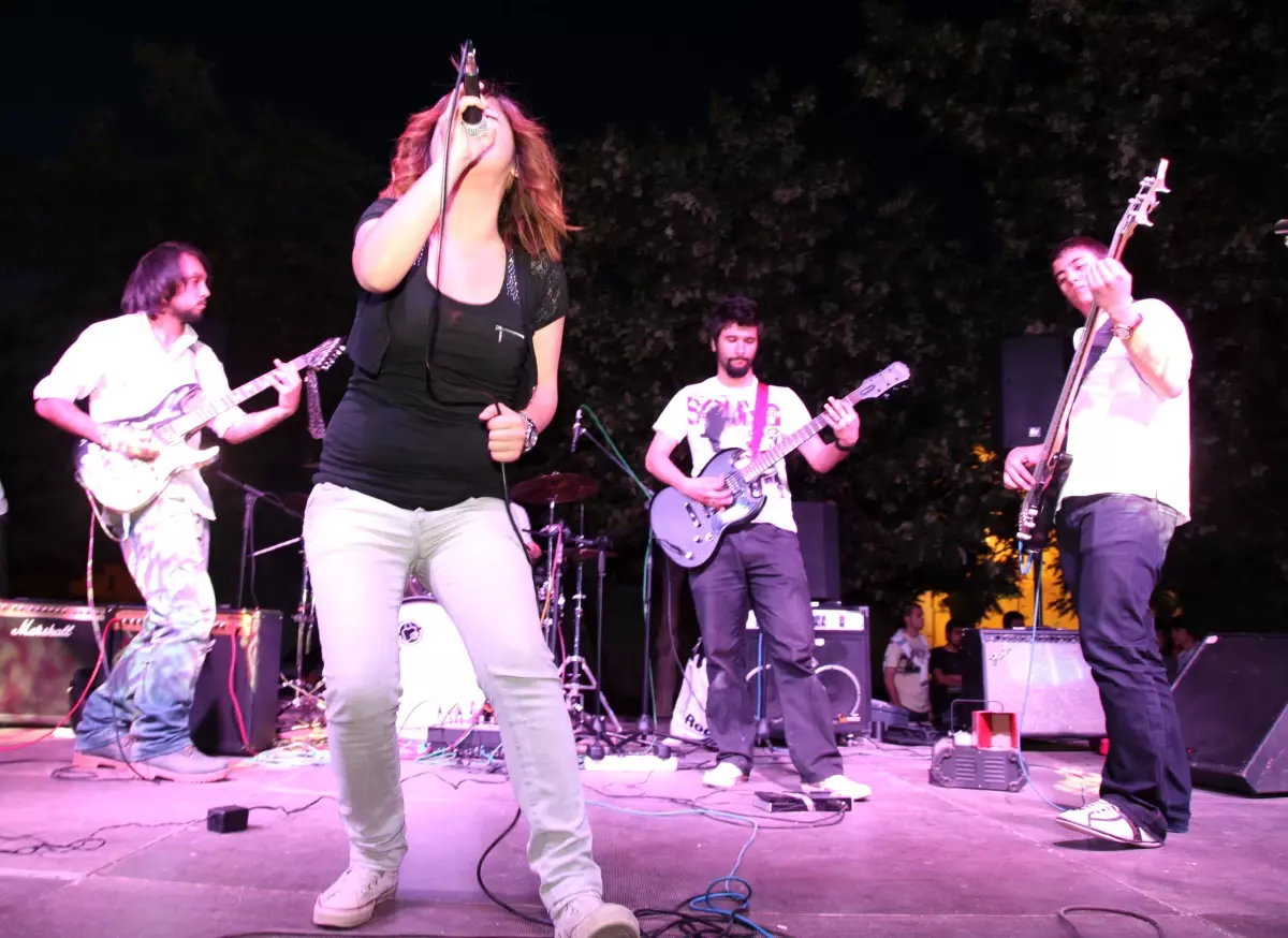 17. Gaziantep Üniversitesi Geleneksel Bahar Şenlikleri Dolu Dolu Geçti