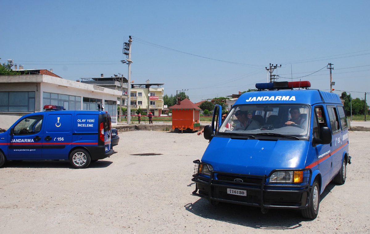 Ayrı Yaşadığı Eşinin İlişkisi Olduğu Kişiyi Pompalıyla Yaraladı