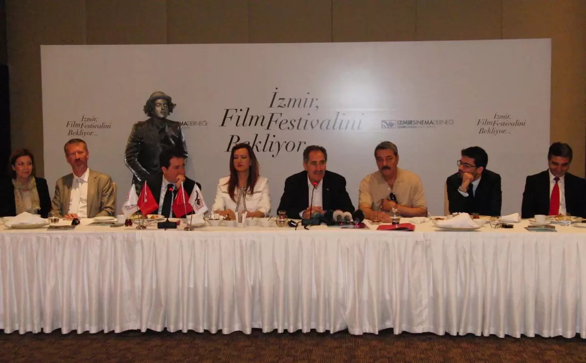 Bakan Günay\'dan İzmir Film Festivali\'ne Şartlı Destek