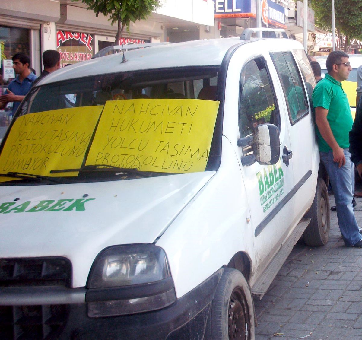 Iğdır'da Nahcivan'a Yolcu Taşıyan Sürücüler Eylem Yaptı