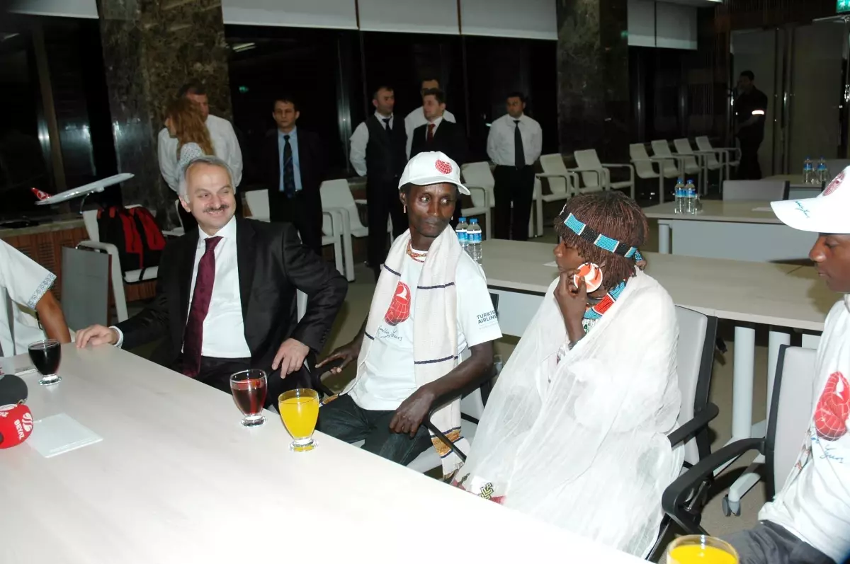 Kulağına THY Kuponu Takan Etiyopyalı Ama, Kotil\'in Davetlisi